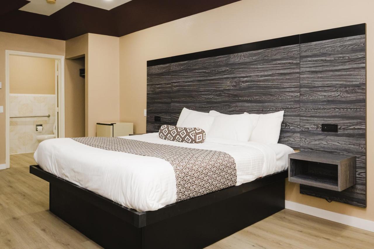Sapphire Inn & Suites Чаннелвью Экстерьер фото
