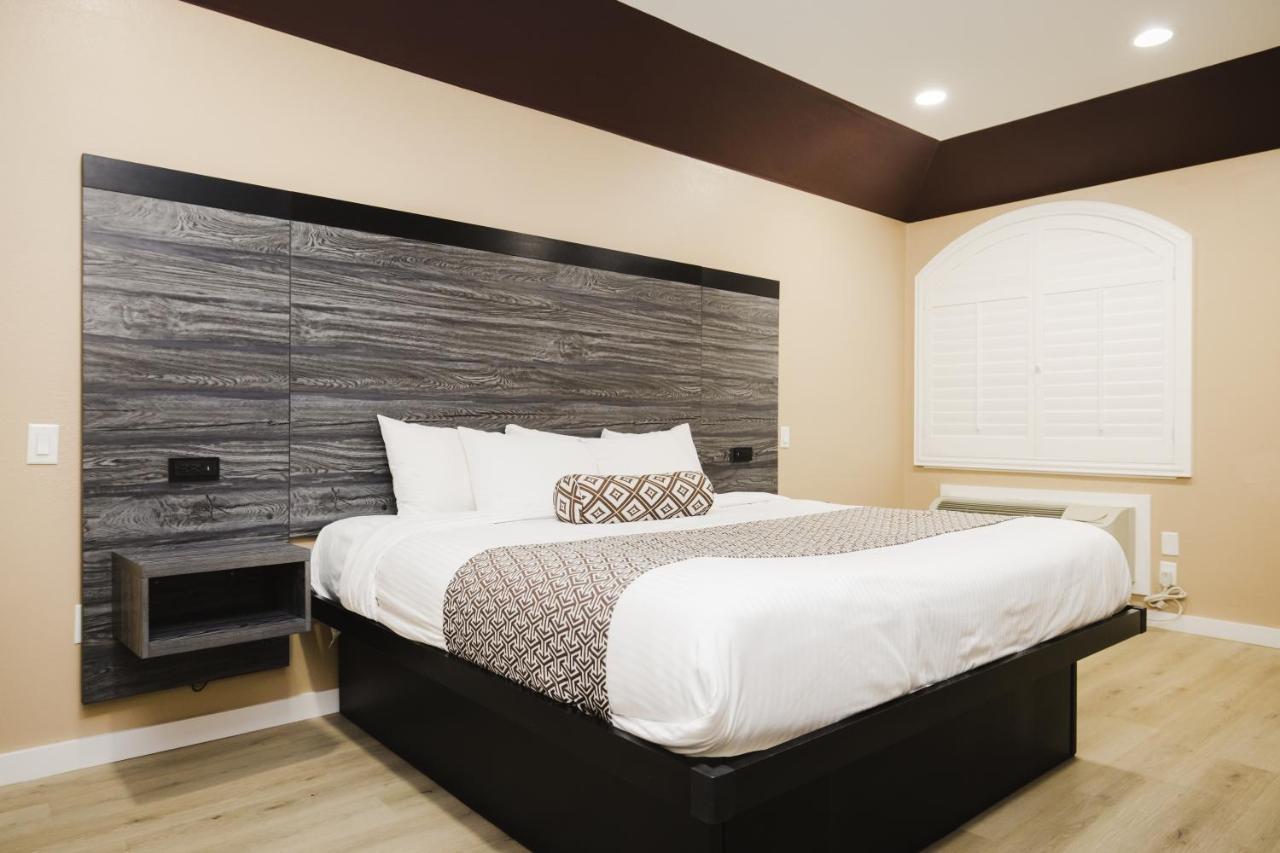 Sapphire Inn & Suites Чаннелвью Экстерьер фото