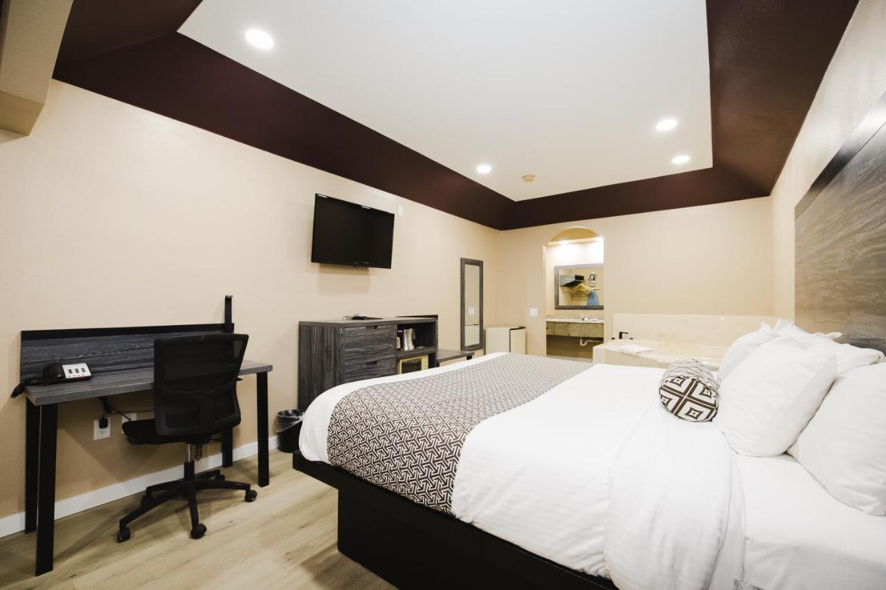 Sapphire Inn & Suites Чаннелвью Экстерьер фото