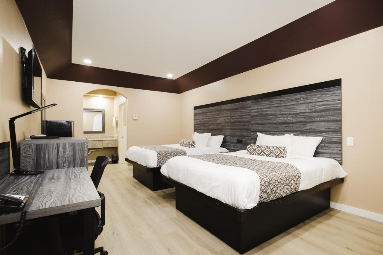 Sapphire Inn & Suites Чаннелвью Экстерьер фото