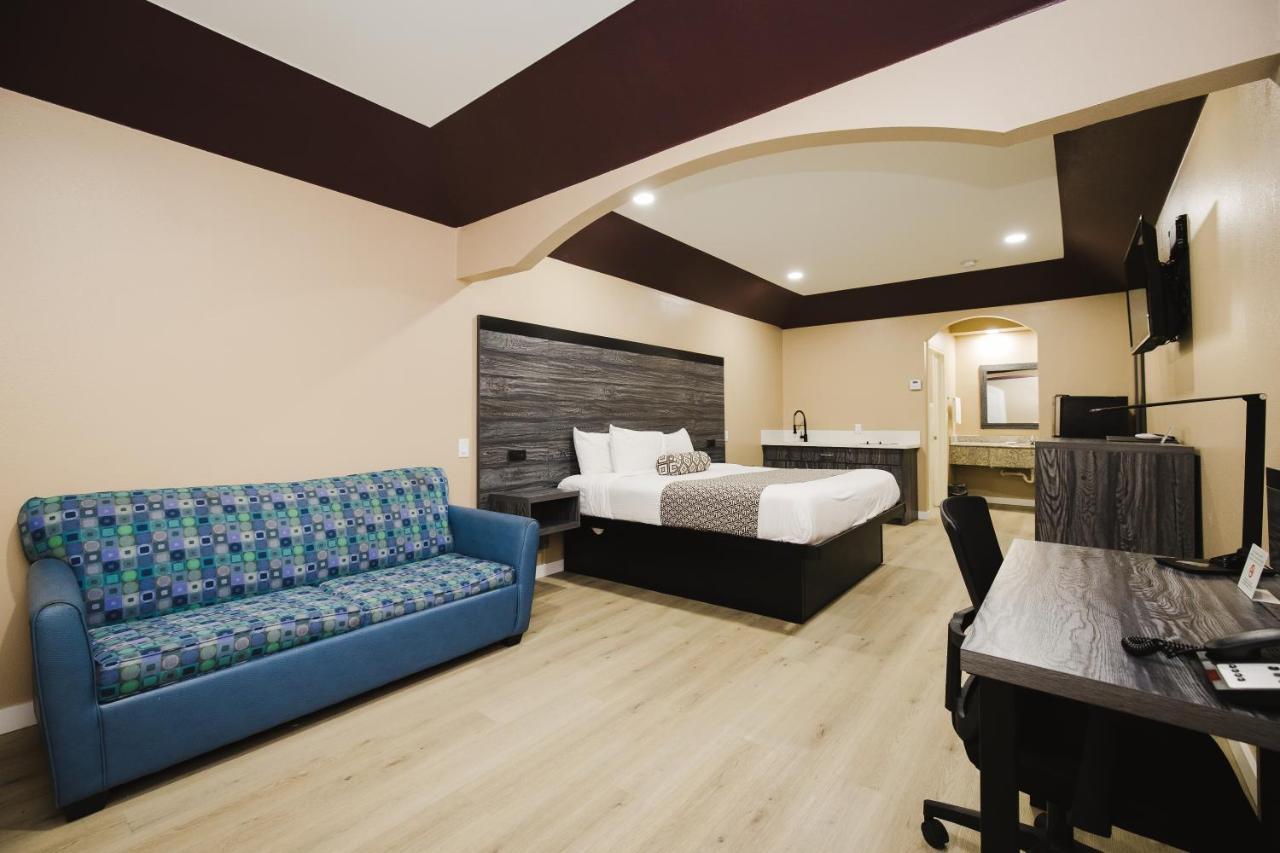 Sapphire Inn & Suites Чаннелвью Экстерьер фото